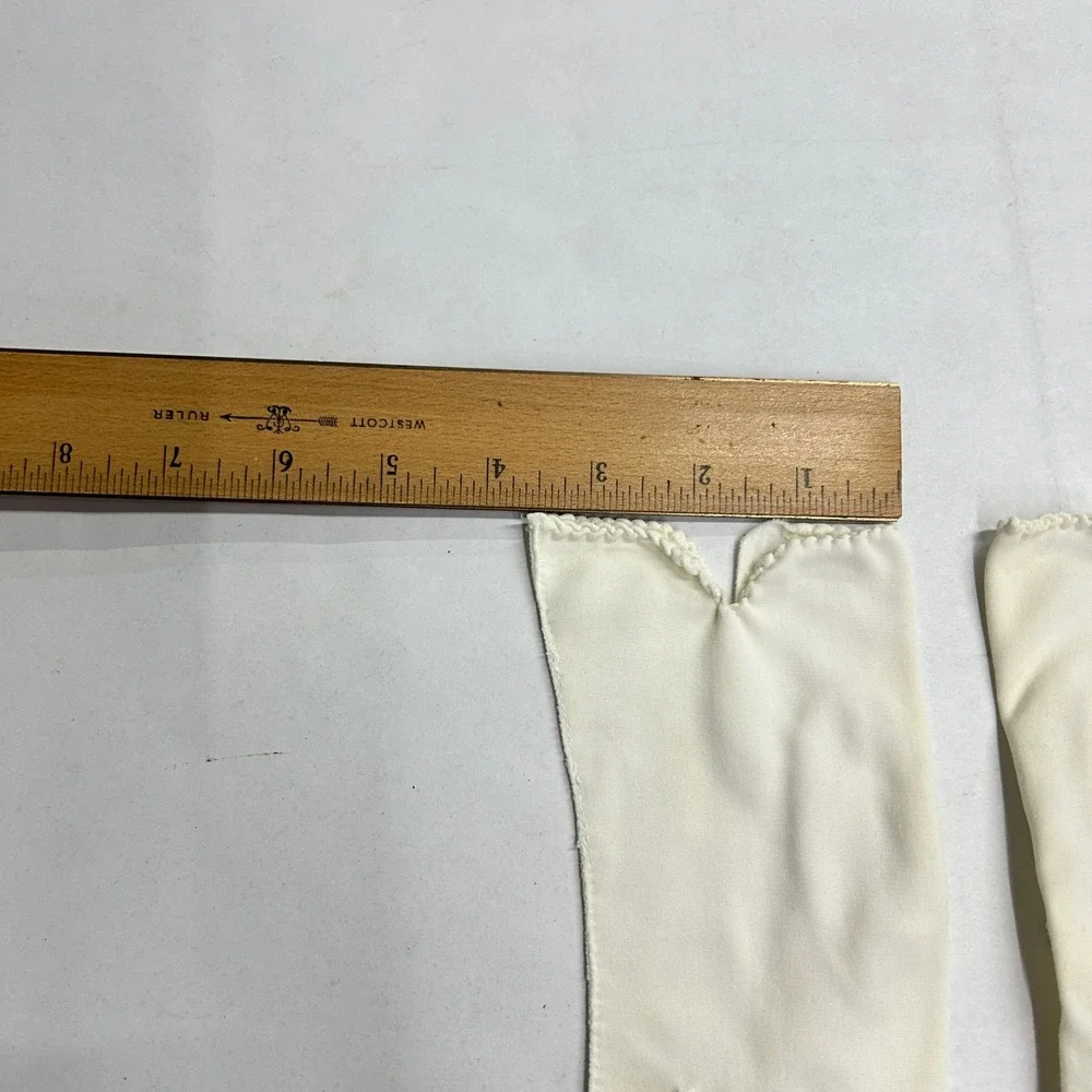 Vintage Cream Wrist Length Gloves Scalloped Trim S Off White Coquette Regency